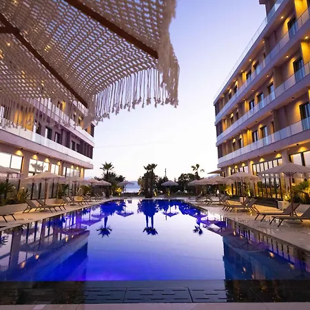 Tris3 Hotel 4*