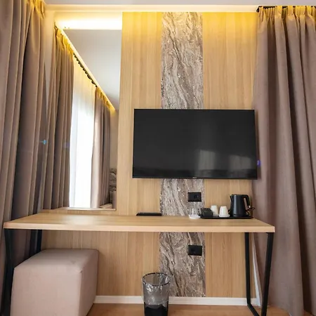 Tris3 Hotel Radhimë